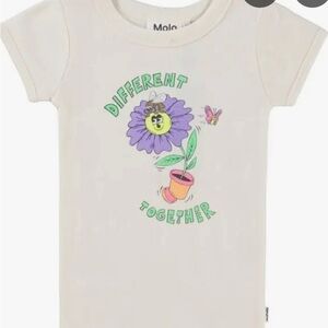 Molo Cream T-Shirt with Floral Graphic size 104  different together
